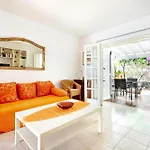 شاليه Casa Sarita - Well Maintained House In With Pool