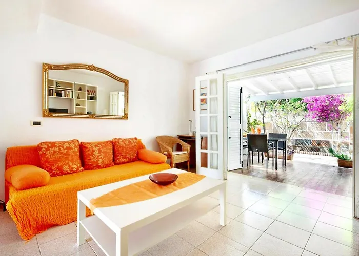 Σαλέ Casa Sarita - Well Maintained House In With Pool